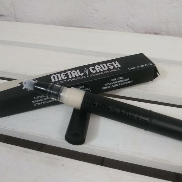 Kat Von D Metal Crush Liquid Highlighter Helix - Picture 2 of 5